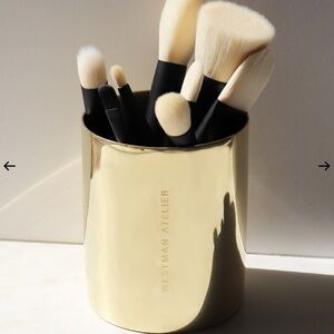 Westman Atelier Guld Kuppen Brush Cup